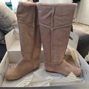 New never worn Aldo Sarkin boots. Size 6 beige in color